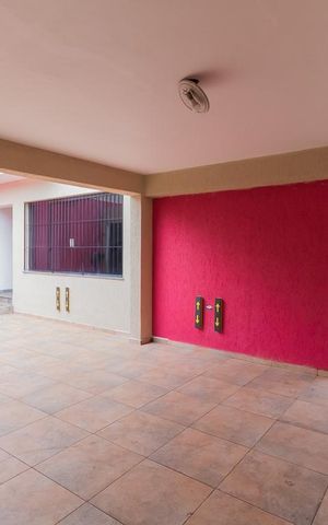 Casa à venda com 198m², 3 quartos e 4 vagas Casa à venda com 198m², 3 quartos e 4 vagasGaragem
