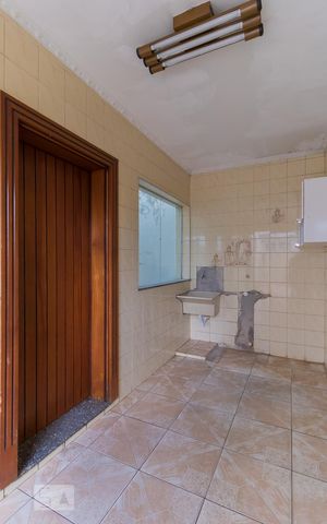 Casa à venda com 198m², 3 quartos e 4 vagas Casa à venda com 198m², 3 quartos e 4 vagasÁrea de Serviço