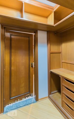 Casa à venda com 198m², 3 quartos e 4 vagas Casa à venda com 198m², 3 quartos e 4 vagasCloset da Suíte