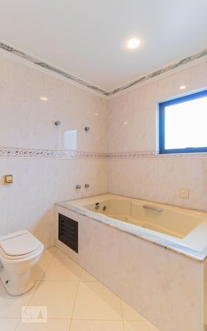 Casa à venda com 198m², 3 quartos e 4 vagas Casa à venda com 198m², 3 quartos e 4 vagasBanheiro da Suíte