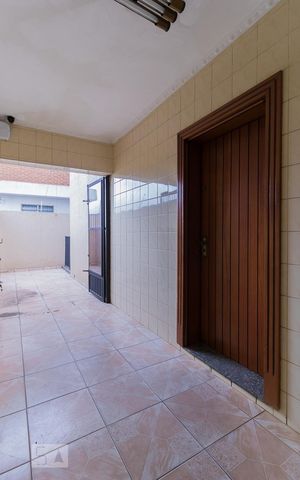 Casa à venda com 198m², 3 quartos e 4 vagas Casa à venda com 198m², 3 quartos e 4 vagasÁrea de Serviço