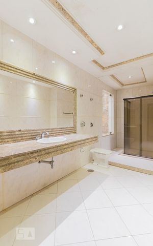 Casa à venda com 198m², 3 quartos e 4 vagas Casa à venda com 198m², 3 quartos e 4 vagasBanheiro
