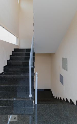 Studio à venda com 27m², 1 quarto e sem vaga Studio à venda com 27m², 1 quarto e sem vagaEscada