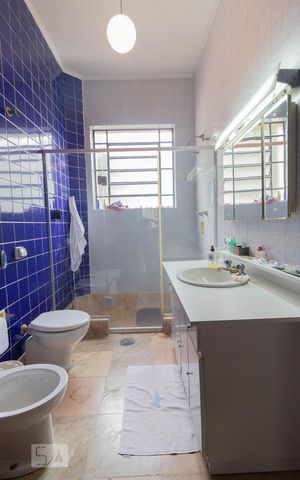 Casa à venda com 440m², 4 quartos e 7 vagas Casa à venda com 440m², 4 quartos e 7 vagasBanheiro