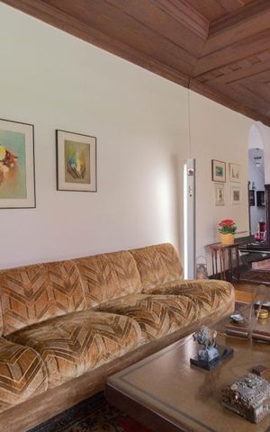 Casa à venda com 440m², 4 quartos e 7 vagas Casa à venda com 440m², 4 quartos e 7 vagasSala