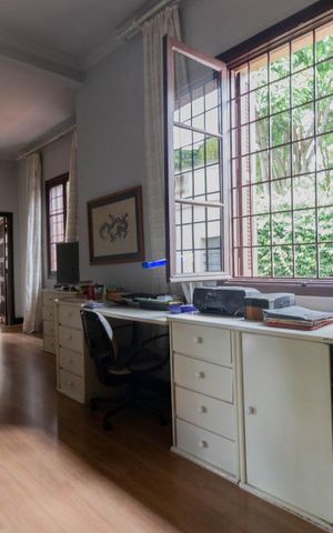 Casa à venda com 440m², 4 quartos e 7 vagas Casa à venda com 440m², 4 quartos e 7 vagasSuíte