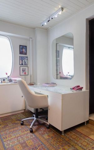 Casa à venda com 440m², 4 quartos e 7 vagas Casa à venda com 440m², 4 quartos e 7 vagasEscritório
