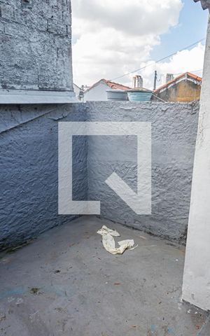 Casa para alugar com 70m², 1 quarto e sem vagaÁrea de serviço e quintal fundos