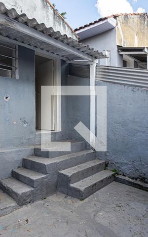 Casa para alugar com 70m², 1 quarto e sem vagaÁrea de serviço e quintal fundos