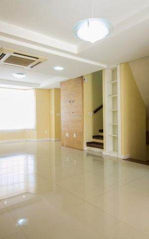 Casa de condomínio à venda com 220m², 4 quartos e 2 vagas Casa de condomínio à venda com 220m², 4 quartos e 2 vagas1º piso - Sala