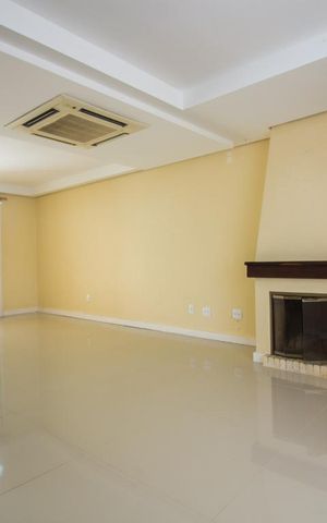 Casa de condomínio à venda com 220m², 4 quartos e 2 vagas Casa de condomínio à venda com 220m², 4 quartos e 2 vagas1º piso - Sala