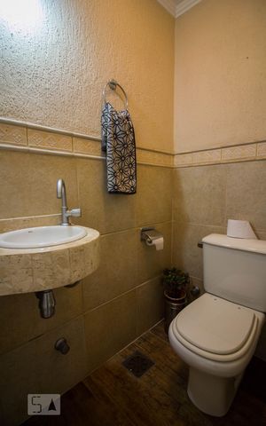Casa de condomínio à venda com 220m², 4 quartos e 2 vagas Casa de condomínio à venda com 220m², 4 quartos e 2 vagas1º piso - Lavabo