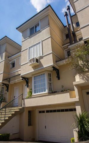 Casa de condomínio à venda com 220m², 4 quartos e 2 vagas Casa de condomínio à venda com 220m², 4 quartos e 2 vagasFachada da casa