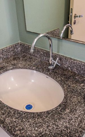 Apartamento à venda com 79m², 2 quartos e 2 vagasBanheiro da Suíte
