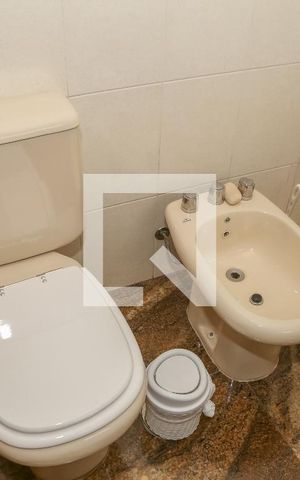 Apartamento à venda com 236m², 4 quartos e 7 vagas Apartamento à venda com 236m², 4 quartos e 7 vagasBanheiro da Suíte 1