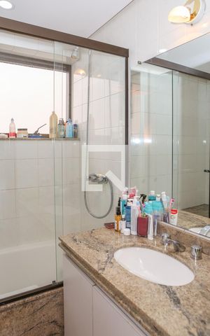 Apartamento à venda com 236m², 4 quartos e 7 vagas Apartamento à venda com 236m², 4 quartos e 7 vagasBanheiro da Suíte 3