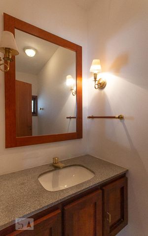 Casa à venda com 380m², 3 quartos e 4 vagas Casa à venda com 380m², 3 quartos e 4 vagasLavabo