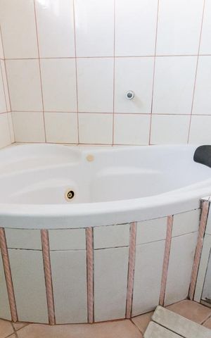 Casa à venda com 190m², 4 quartos e 3 vagasBanheiro quarto 3 suíte - banheira
