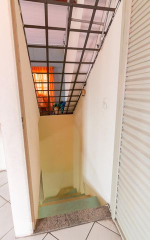 Casa à venda com 190m², 4 quartos e 3 vagasEscada