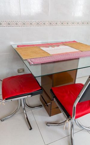 Casa à venda com 190m², 4 quartos e 3 vagasCozinha - mesa e cadeiras