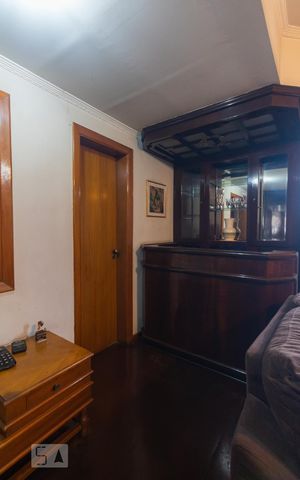Casa à venda com 493m², 2 quartos e 3 vagas Casa à venda com 493m², 2 quartos e 3 vagasSala