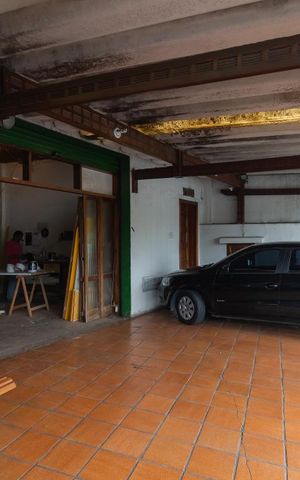 Casa à venda com 493m², 2 quartos e 3 vagas Casa à venda com 493m², 2 quartos e 3 vagasGaragem