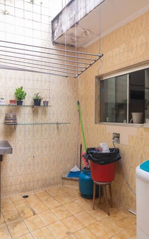 Casa à venda com 493m², 2 quartos e 3 vagas Casa à venda com 493m², 2 quartos e 3 vagasÁrea de Serviço