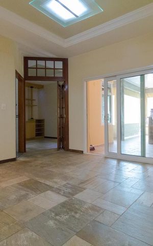 Casa de condomínio à venda com 458m², 4 quartos e 3 vagasSala
