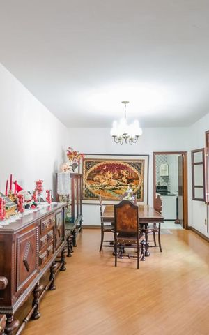 Casa à venda com 427m², 6 quartos e 6 vagasSala