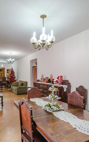 Casa à venda com 427m², 6 quartos e 6 vagasSala