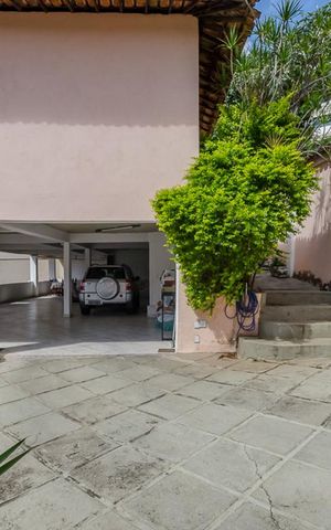 Casa à venda com 427m², 6 quartos e 6 vagasGaragem