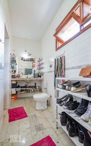 Casa à venda com 427m², 6 quartos e 6 vagasBanheiro da Suíte
