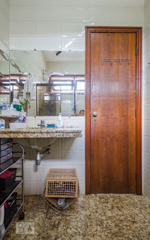 Casa à venda com 427m², 6 quartos e 6 vagasBanheiro Social