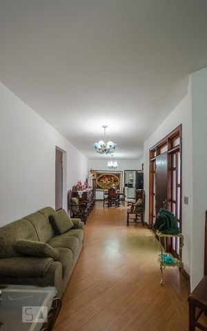 Casa à venda com 427m², 6 quartos e 6 vagasSala