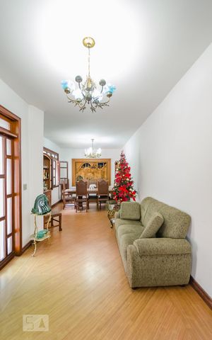 Casa à venda com 427m², 6 quartos e 6 vagasSala