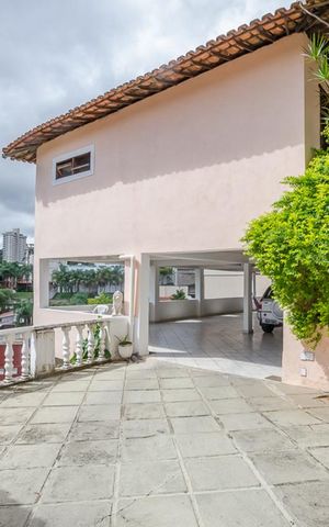 Casa à venda com 427m², 6 quartos e 6 vagasGaragem