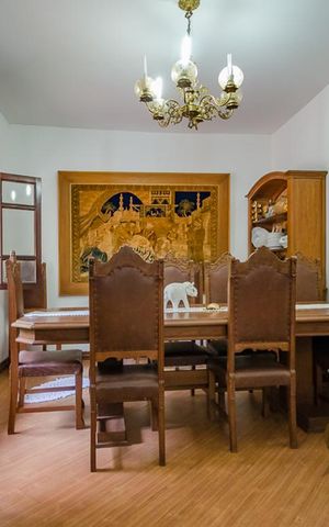Casa à venda com 427m², 6 quartos e 6 vagasSala