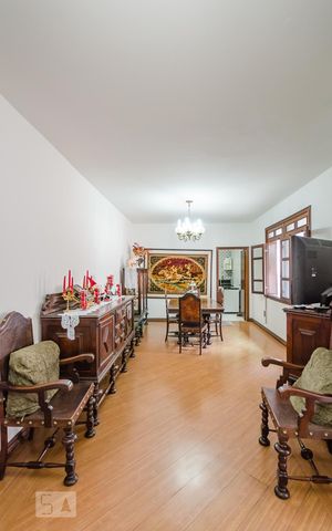 Casa à venda com 427m², 6 quartos e 6 vagasSala