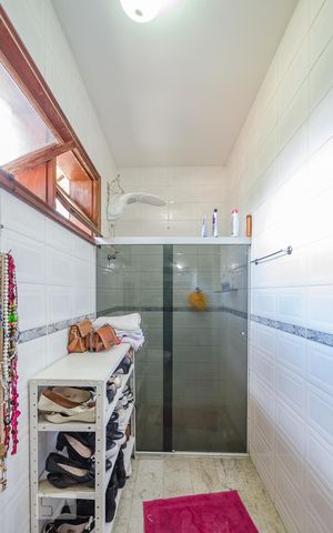 Casa à venda com 427m², 6 quartos e 6 vagasBanheiro da Suíte