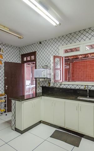 Casa à venda com 427m², 6 quartos e 6 vagasCozinha