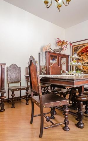 Casa à venda com 427m², 6 quartos e 6 vagasSala