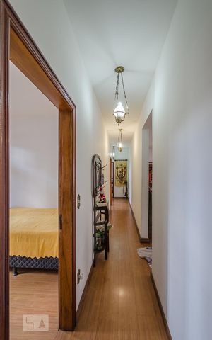 Casa à venda com 427m², 6 quartos e 6 vagasCorredor