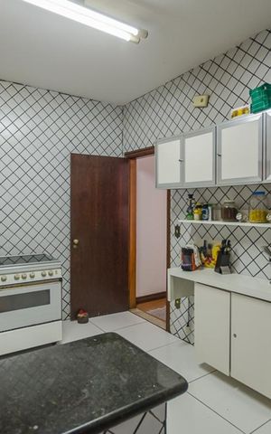 Casa à venda com 427m², 6 quartos e 6 vagasCozinha