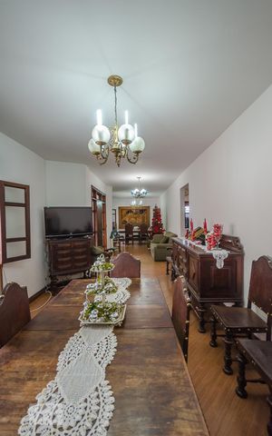 Casa à venda com 427m², 6 quartos e 6 vagasSala