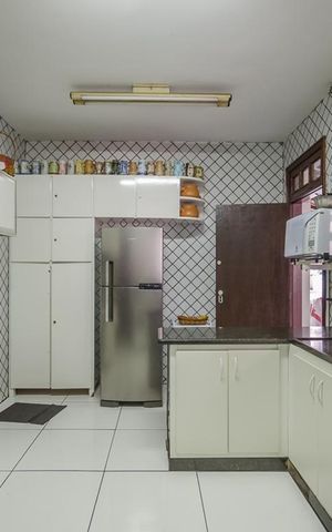 Casa à venda com 427m², 6 quartos e 6 vagasCozinha