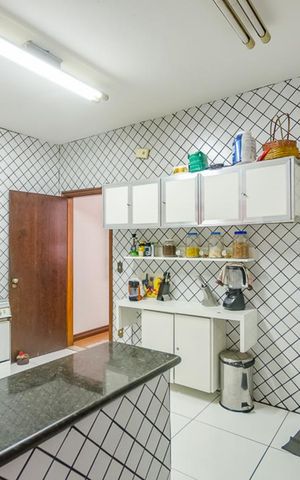 Casa à venda com 427m², 6 quartos e 6 vagasCozinha