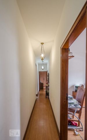 Casa à venda com 427m², 6 quartos e 6 vagasCorredor