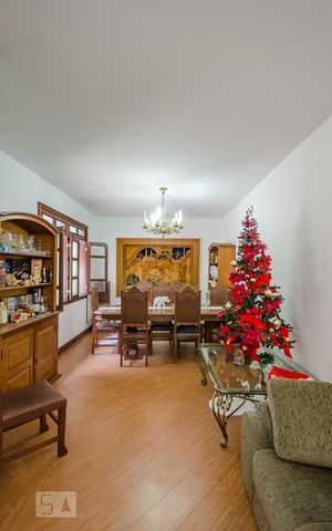 Casa à venda com 427m², 6 quartos e 6 vagasSala