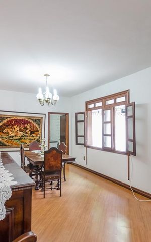 Casa à venda com 427m², 6 quartos e 6 vagasSala