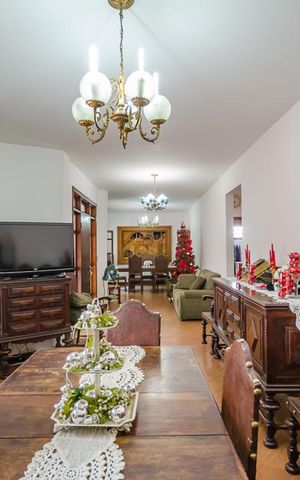 Casa à venda com 427m², 6 quartos e 6 vagasSala